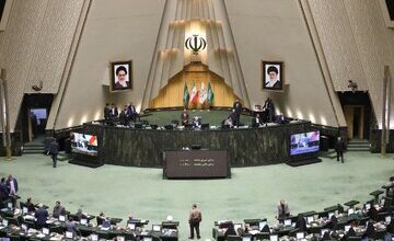 انتقاد تند سه چهره سیاسی از مجلس یازدهم و دوازدهم/ با این ریش نمی شود به تجریش رفت