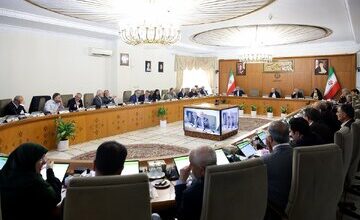 سلیمی نمین: ترمیم کابینهِ پزشکیان، عقلانی نیست/ وزیر بد داشتن بهتر از نداشتن وزیر است