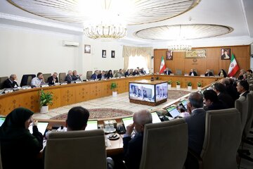 سلیمی نمین: ترمیم کابینهِ پزشکیان، عقلانی نیست/ وزیر بد داشتن بهتر از نداشتن وزیر است