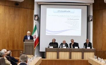 عارف: کنار هم قرار گرفتن دو جریان سیاسی باعث هم‌افزایی به نفع نظام می‌شود