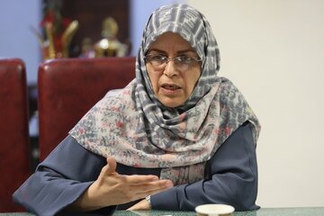واکنش آذر منصوری به اظهارات قاسمیان: او از طرف کدام نهاد و با چه هدفی به عربستان اعزام شده است؟