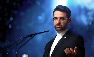 آذری جهرمی: با وضعیت فعلی، آینده هوش مصنوعی را واگذار کرده‌ایم