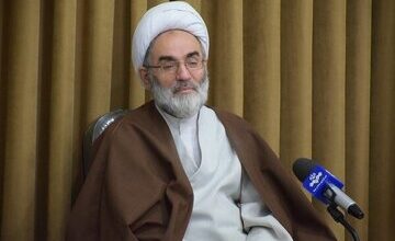 امام جمعه رشت: گیلان بعنوان دروازه ورود اروپای شرقی در معرض تهاجم فرهنگی قرار داشت/ جوانان گیلانی اجازه ندهند فرهنگ بیگانه ریشه در جامعه اسلامی بدواند