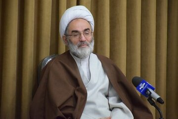 امام جمعه رشت: گیلان بعنوان دروازه ورود اروپای شرقی در معرض تهاجم فرهنگی قرار داشت/ جوانان گیلانی اجازه ندهند فرهنگ بیگانه ریشه در جامعه اسلامی بدواند