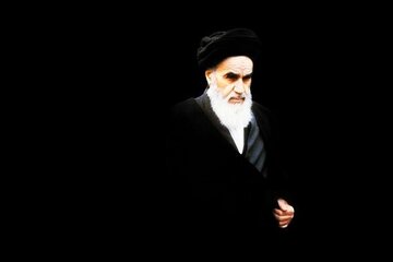 تصاویری که انقلاب را زنده می کنند/لحظاتی از امام خمینی و نوه اش در یک قاب