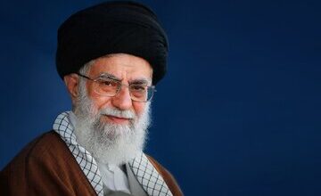 بیانات رهبر انقلاب اسلامی در مراسم سالگرد رحلت امام خمینی در سال ۱۳۷۱/  ملت، راه نجات خود را ادامه راه امام می‌داند