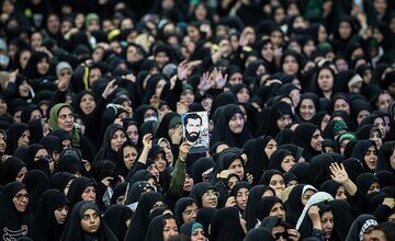 تصاویری از فرزند رهبر انقلاب در حرم امام خمینی (ره)