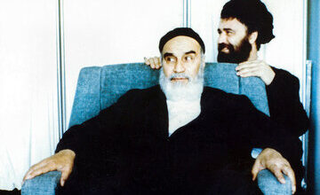 خاطره تلخ سیداحمد خمینی از لحظات آخر زندگی امام(ره)/ دکتر فاضل گفت آقا تا یکی‌‎ ‎‌دو ساعت دیگر، بیشتر نمی توانند حرف بزنند