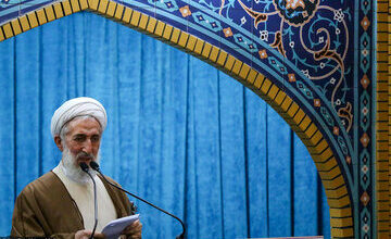 خاطره کاظم صدیقی از نماز خواندن رئیسی پشت سر او بعد از ماجرای باغ ازگل/ در نماز جمعه حضور پیدا کرد، تا ما ضربه نخوریم