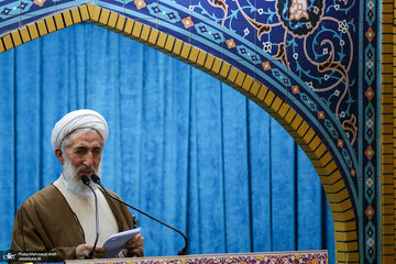 خاطره کاظم صدیقی از نماز خواندن رئیسی پشت سر او بعد از ماجرای باغ ازگل/ در نماز جمعه حضور پیدا کرد، تا ما ضربه نخوریم