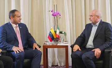 قالیباف در دیدار یک مقام ونزوئلایی: حق نداریم زمان را از دست بدهیم؛ دشمن مشترک ما بسیار بی رحم است/ دشمن همیشه در کمین ما است
