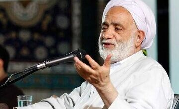 همنشینی حجت الاسلام قرائتی و قائم مقام دفتر رهبر انقلاب در حرم امام خمینی