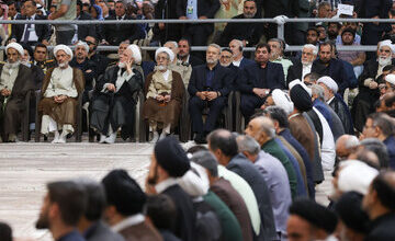 گپ و گفت علی لاریجانی و محمد مخبر/ گفتگوی وزیر کار و فرمانده ارشد سپاه با یکدیگر/ حسین شریعتمداری و شمخانی هم بودند